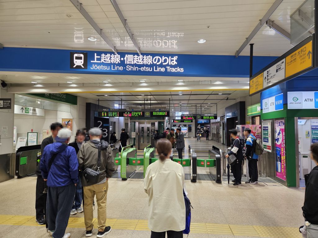 長岡駅・改札前