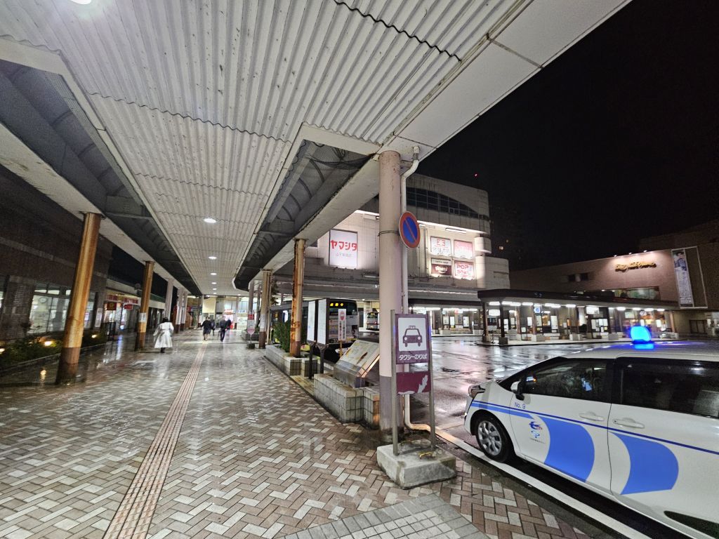 長岡駅・東口横向き