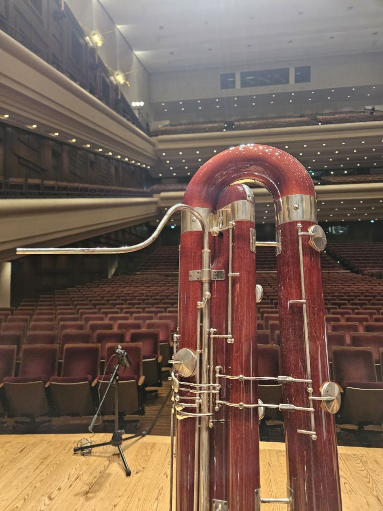 舞台上のコントラファゴット
