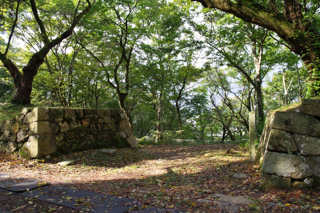 村上城・四ツ門跡を内側から