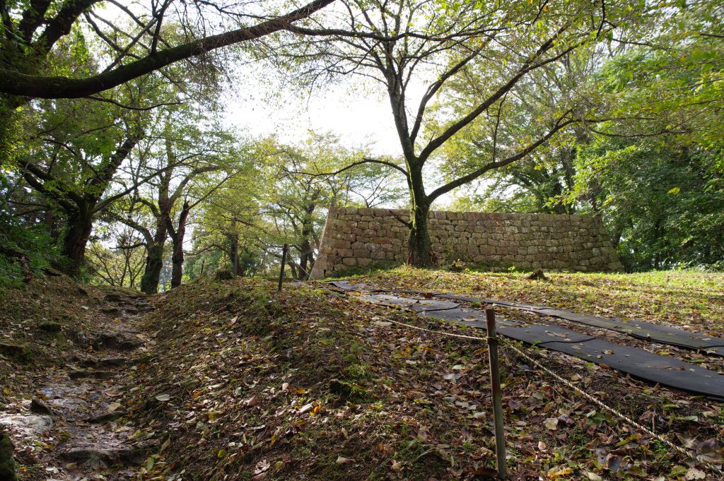 村上城・御鐘門へ