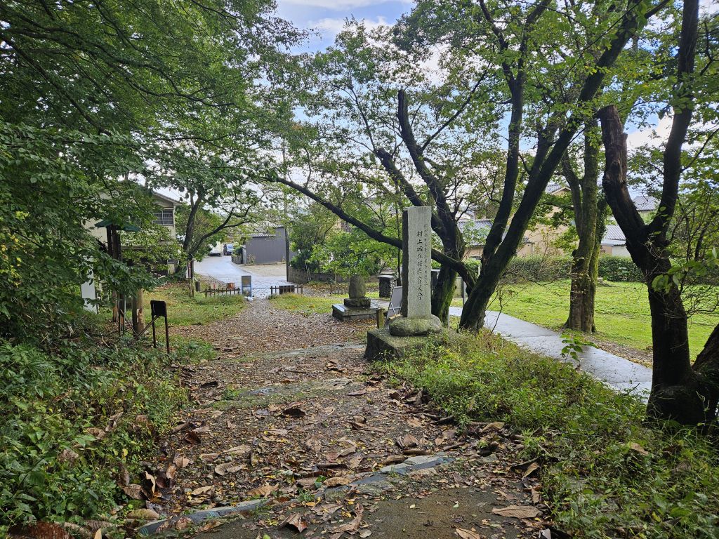 村上城・登城口へ戻った