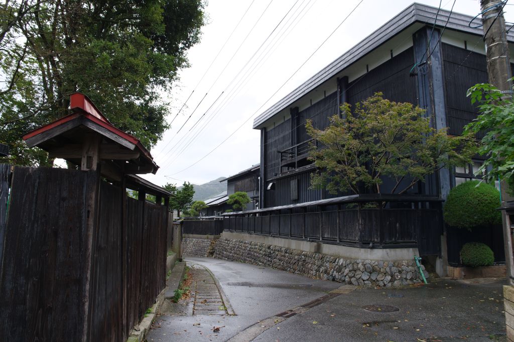 黒塀通り・交差点