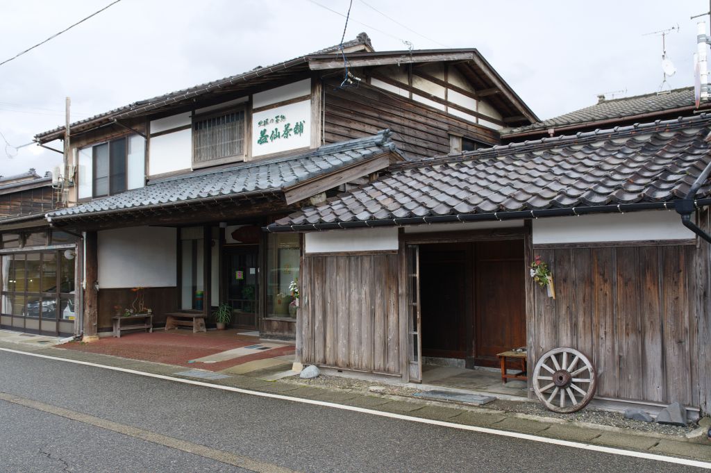 越後村上町屋通り・伝統的な建物の商店