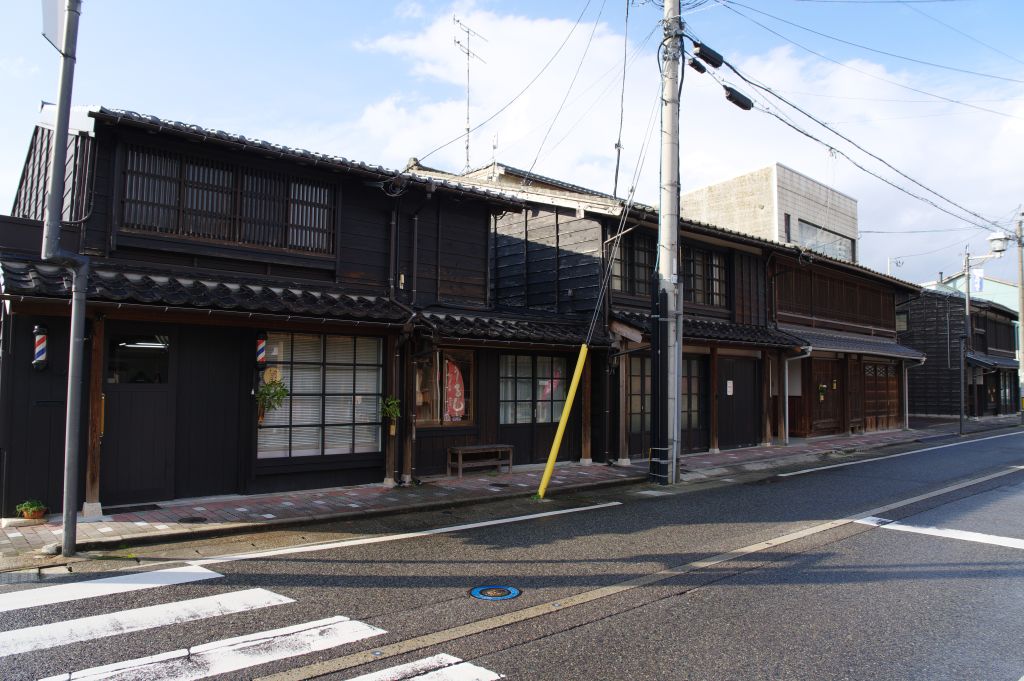 越後村上町屋通り・大町交差点付近の建物群