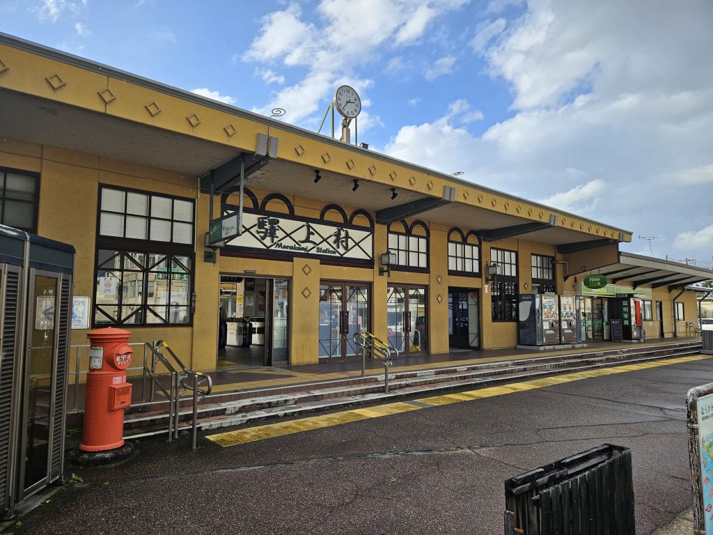 村上駅・駅舎前