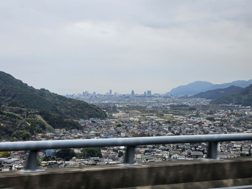 新東名・静岡の町並み