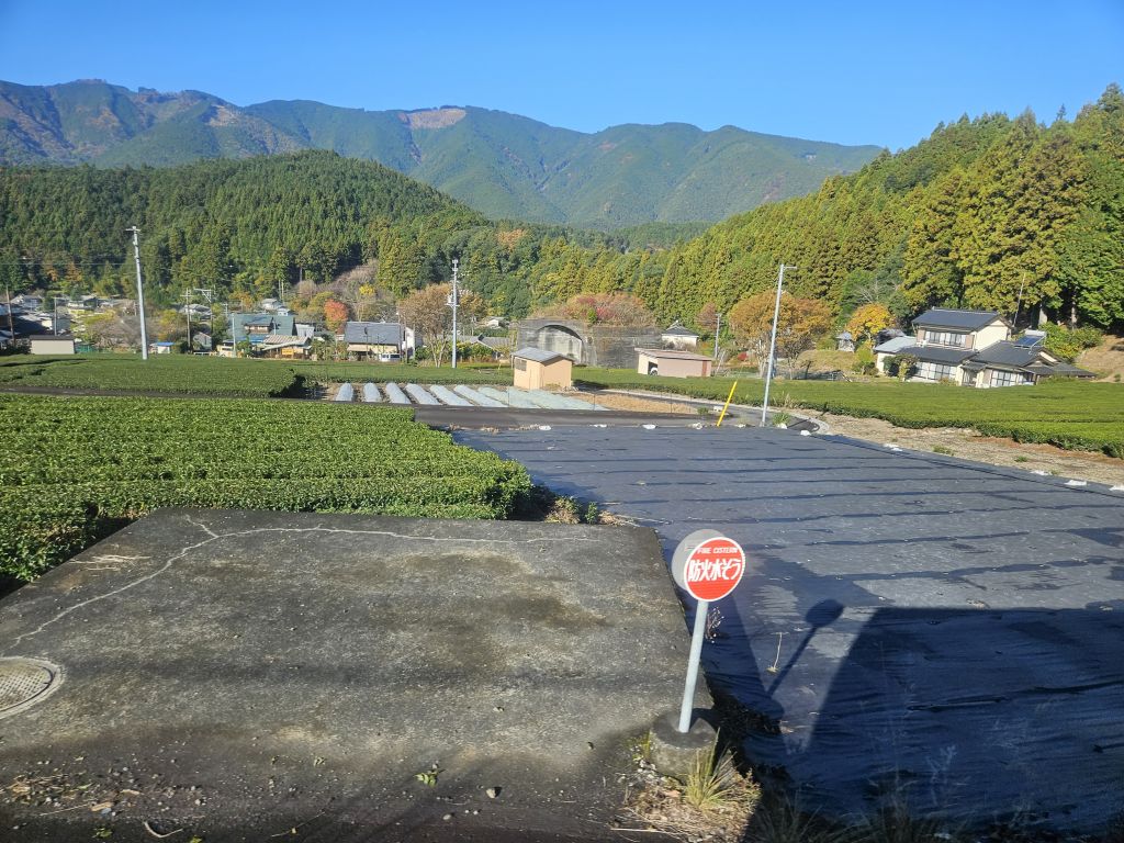大井川沿いバス車窓・地名のトンネル