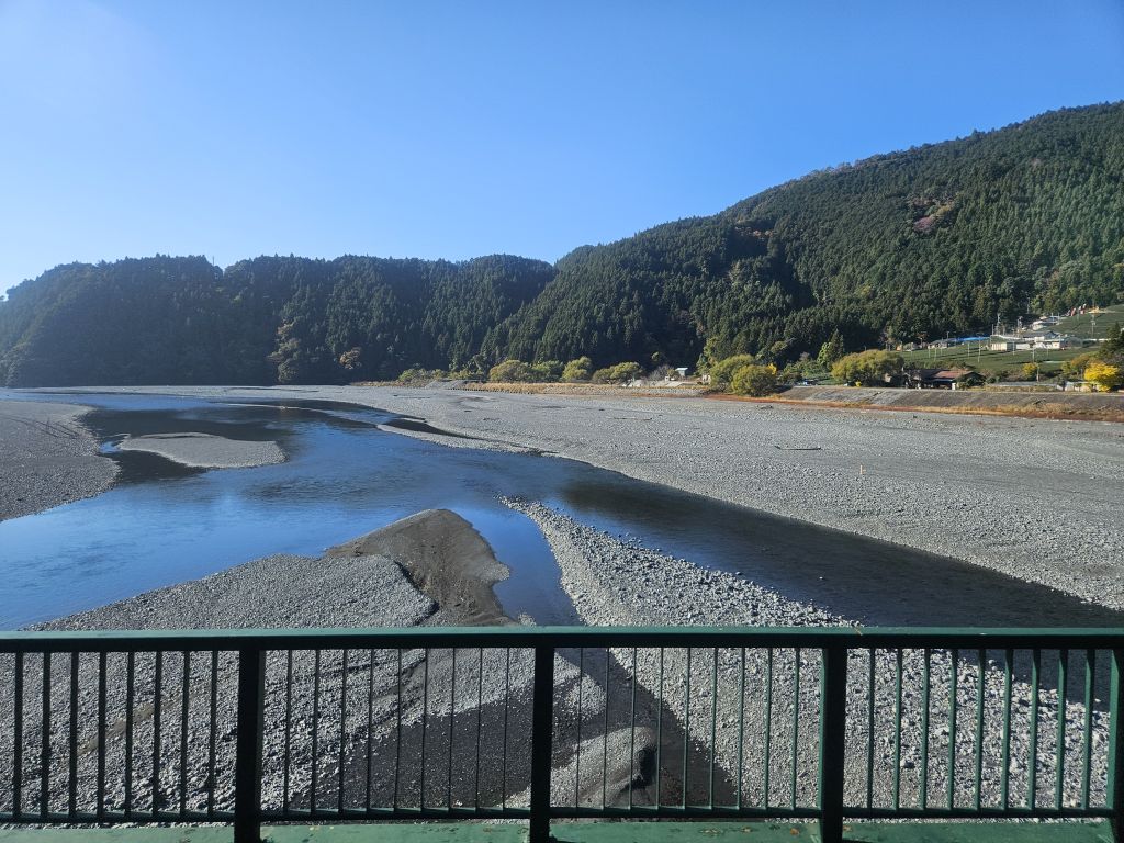 大井川沿いバス車窓・下泉橋