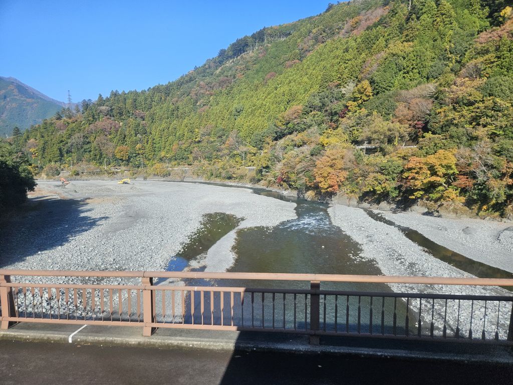 大井川沿いバス車窓・青崎橋