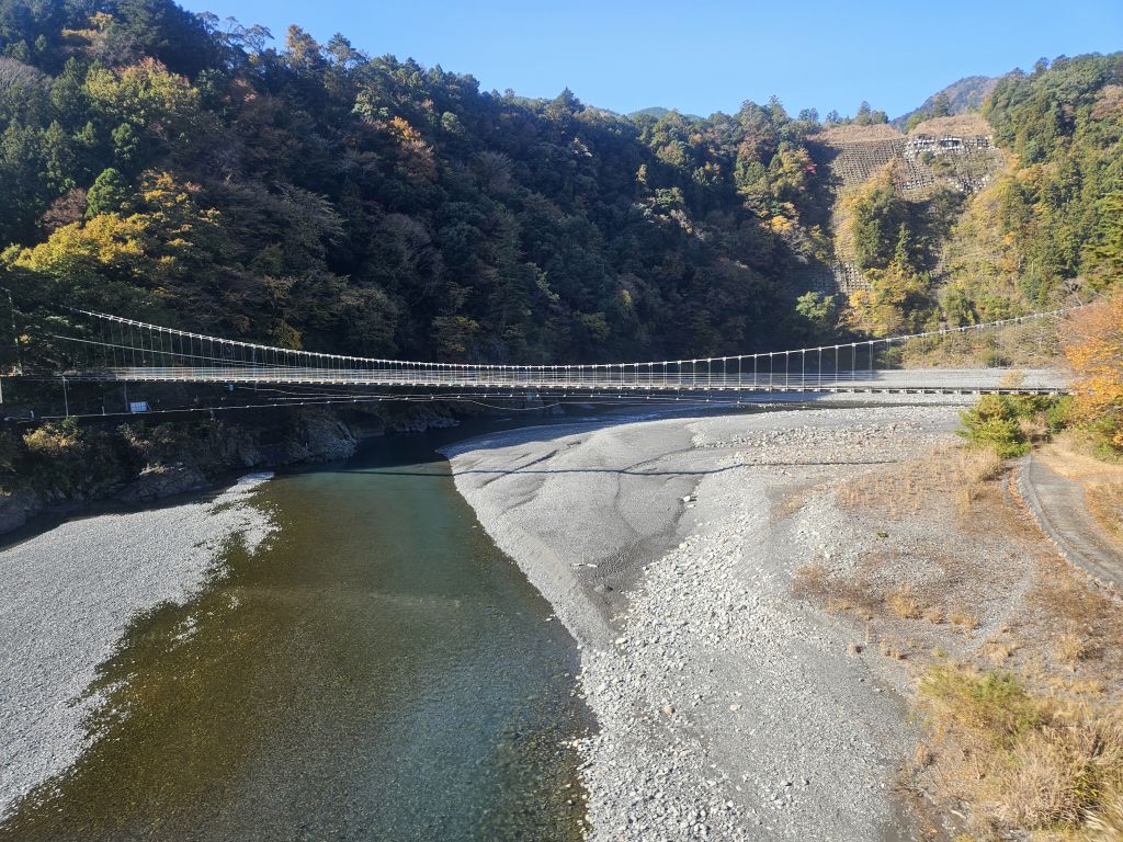 千頭駅から北へ・バス車窓・両国橋と吊橋