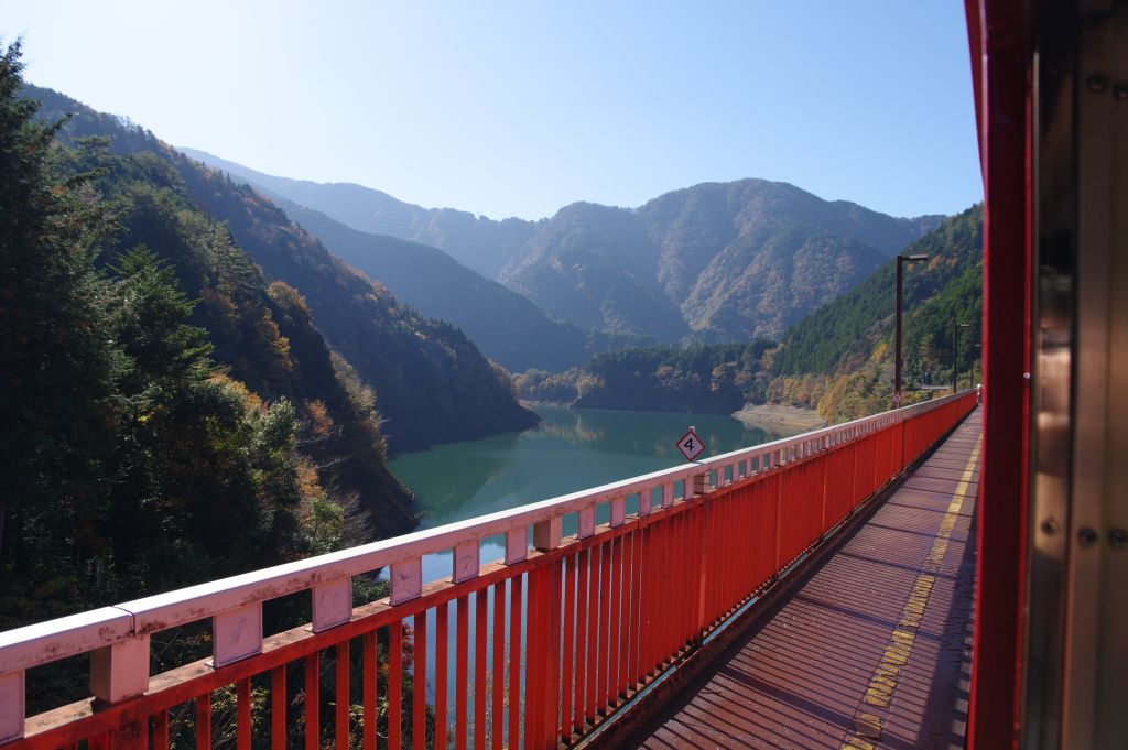 奥大井湖上駅・麓側の大井川・接岨湖
