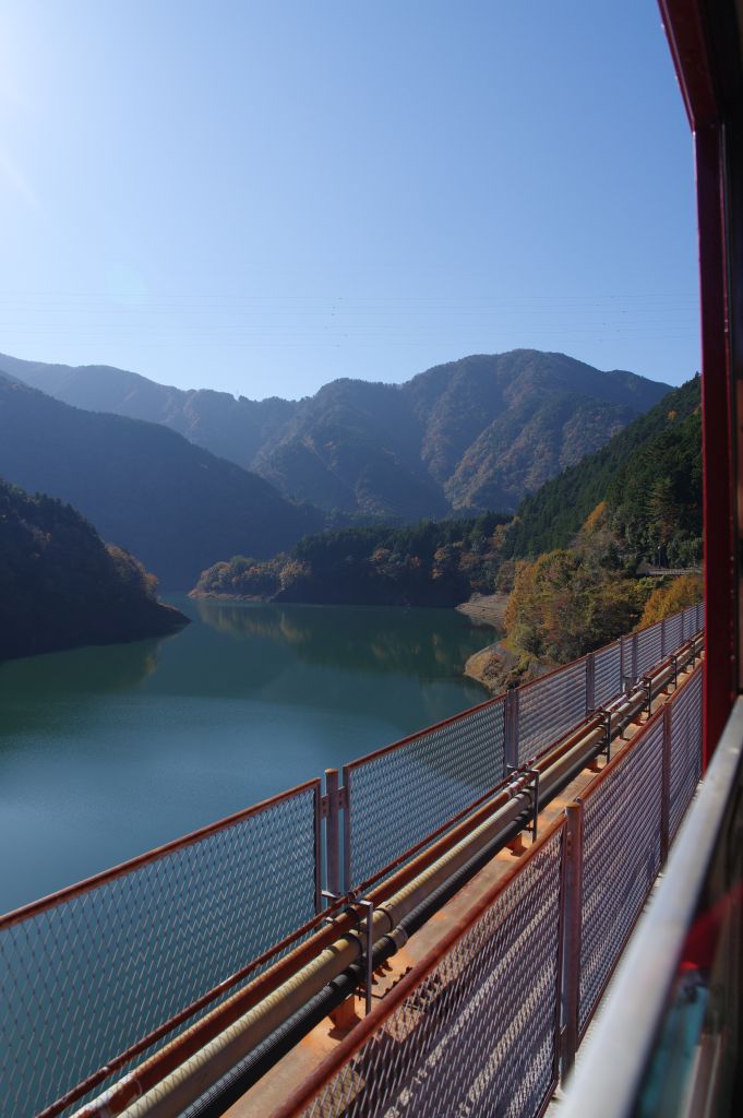 奥大井湖上駅・出発・麓側の大井川・接岨湖