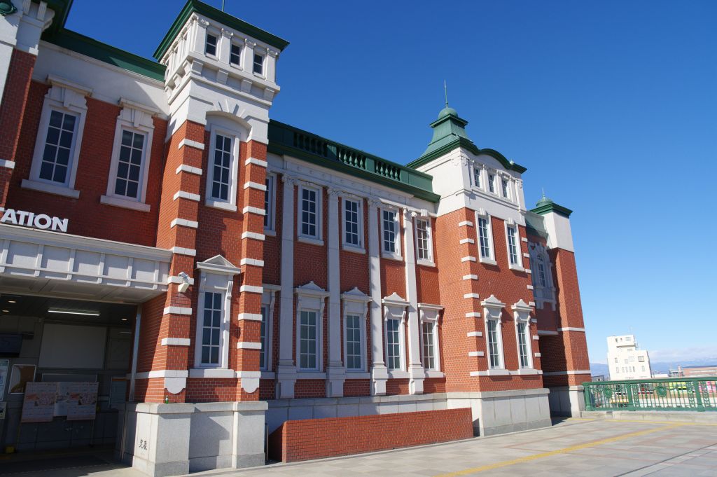 深谷駅・駅舎正面の右側