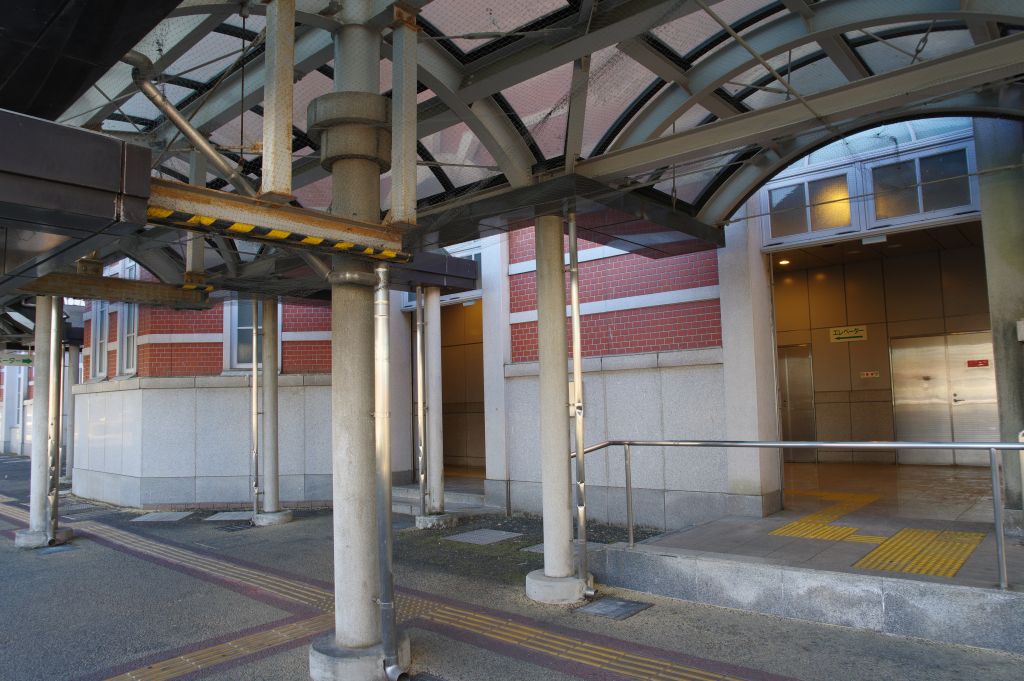 深谷駅・北口のエレベーター前