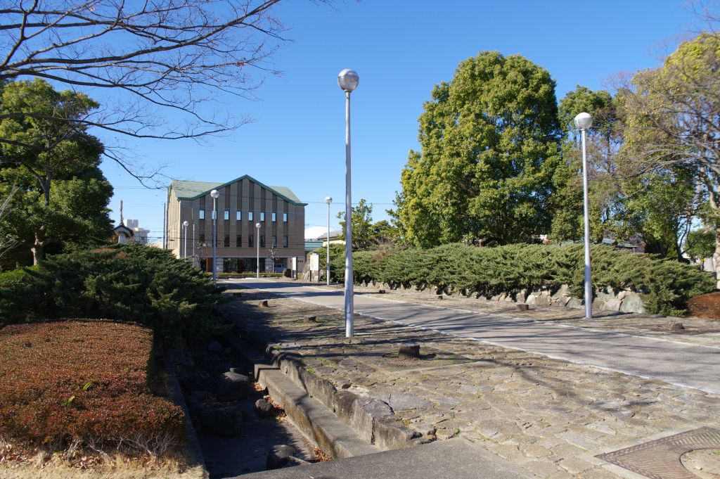 深谷城址公園・西側入口へ