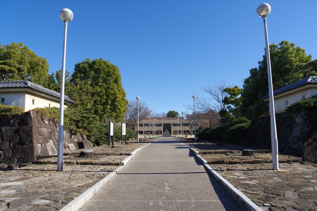 深谷城址公園・西側入口の通路