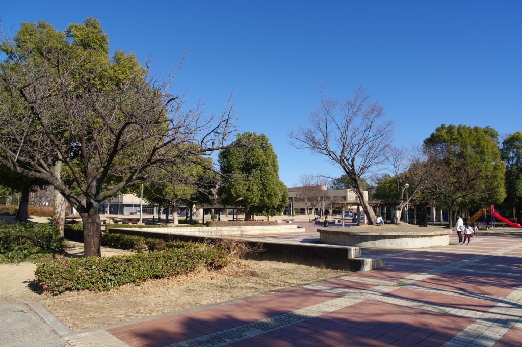 深谷城址公園・遊具のある園内俯瞰