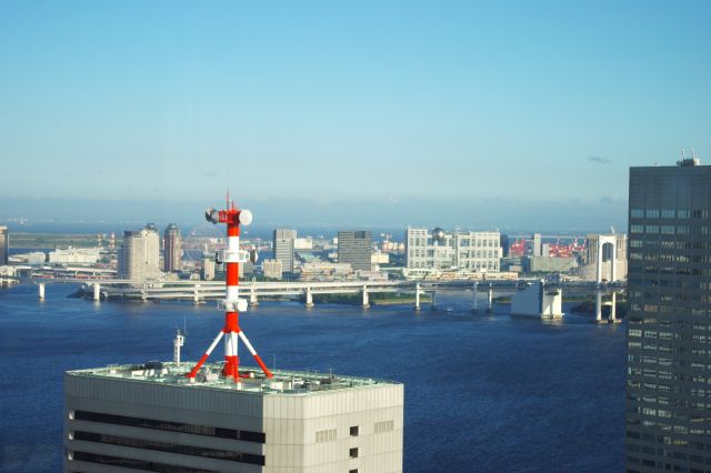 お台場をズーム。フジテレビや観覧車など島全景が見渡せる。