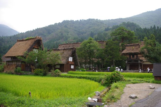 白川郷荻町の合掌造り集落の写真ページ