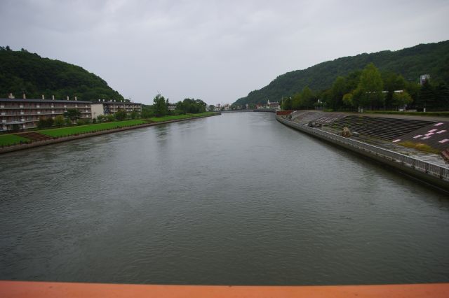 幅の広い網走川を渡り網走刑務所へ進んでいきます。