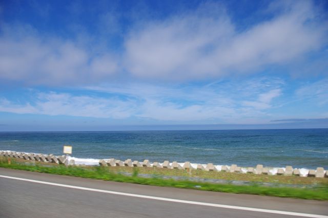 浜頓別付近、オホーツク海が鮮やかでとても美しい！