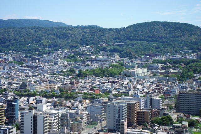 東北東方面、清水寺、京都国立博物館などが見えます。