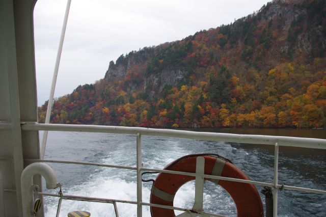 十和田湖の紅葉・遊覧船の写真ページへ