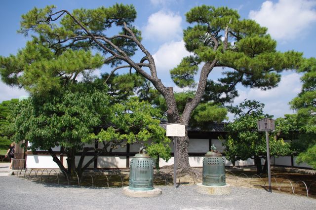 二条城と北側の所司代の連絡に使われた「釣鐘」。