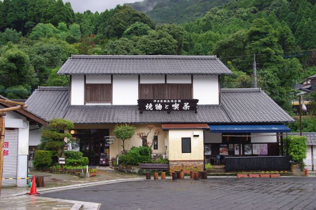 お店もどこか懐かしい雰囲気。