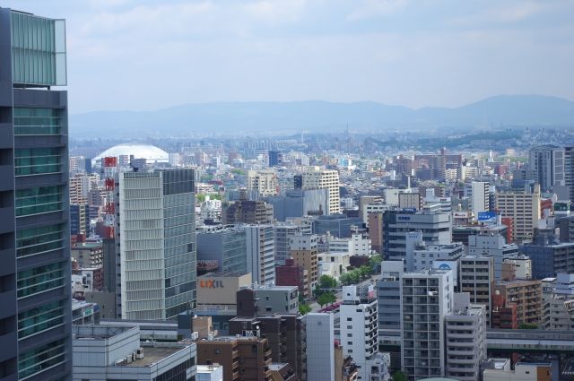 東北東方向、ナゴヤドームがあります。