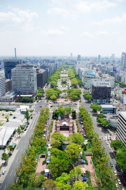 南側、都市の中で緑あふれる久屋大通が心地よく美しい風景。