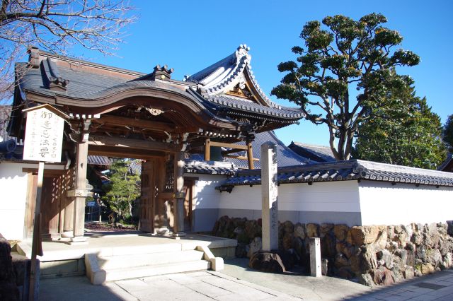 西蓮寺の隣の圓明寺。