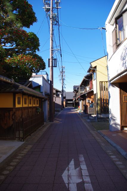 趣のある古い雰囲気の町並み。