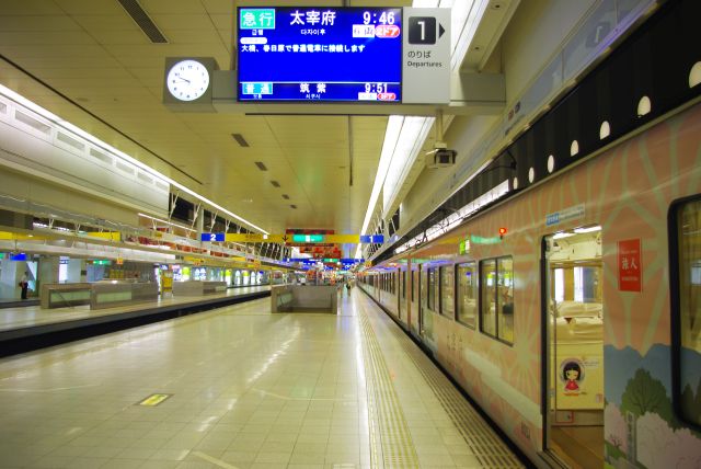 西鉄大牟田線の西鉄福岡（天神）駅。