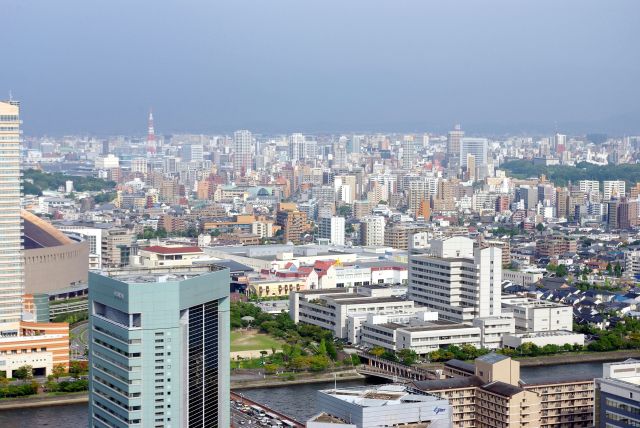 ホークスタウンや中洲、博多の市街地方面。