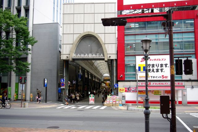 商店街を抜け明治通り商店街を渡り振り返る。