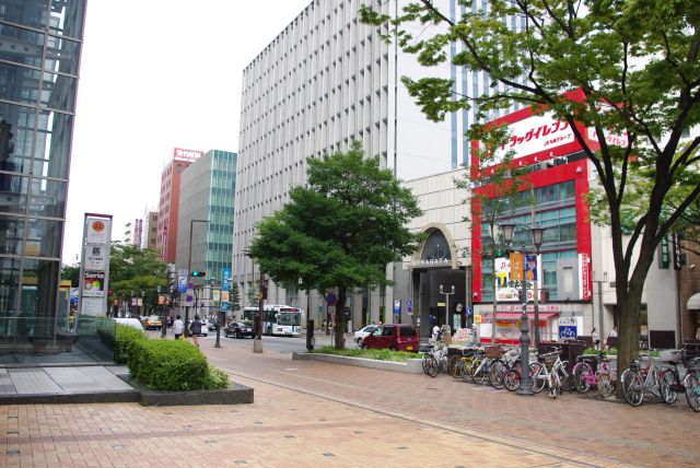 下には地下鉄空港線の中洲川端駅があります。