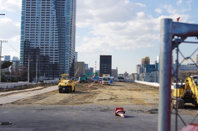 新橋方面も工事中。「マッカーサー道路」が開通直前の段階。