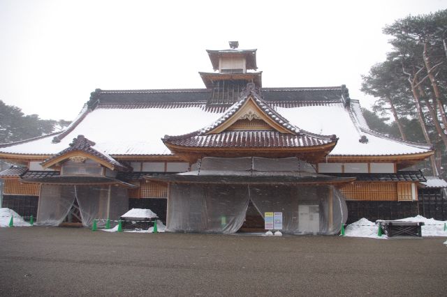 箱館奉行所。長年掛けて当時の建築方法・材料で立て直したのだとか。