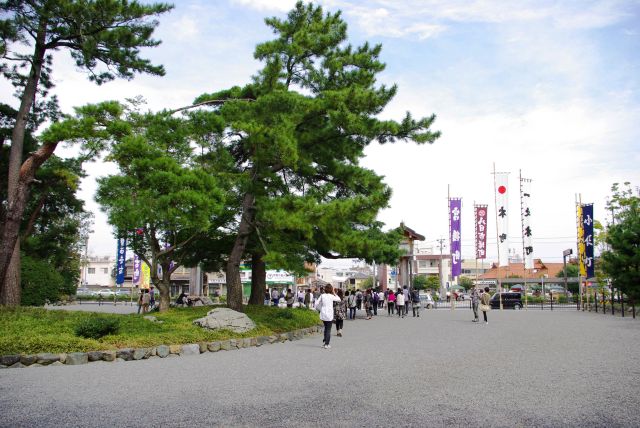 伊勢神宮の2つある正宮の１つ、外宮（げくう）へ。伊勢市駅からも近い。