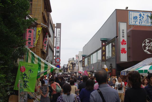 おはらい町、おかげ横丁は人でひしめく！