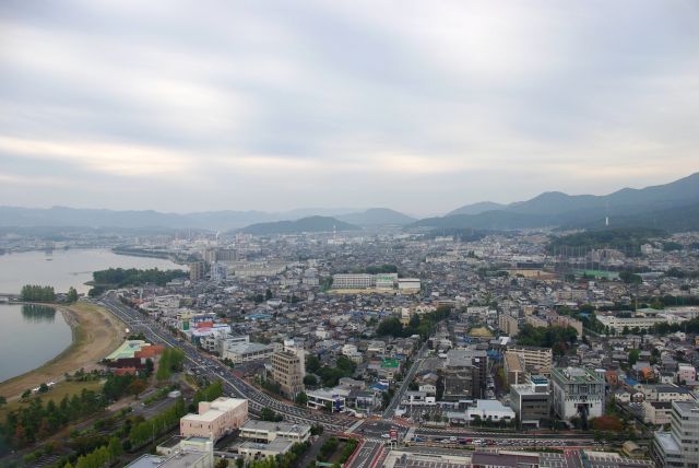 南側、石山駅付近。琵琶湖から瀬田川へ。