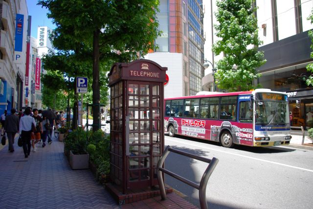 レトロな電話ボックス。