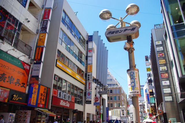 多彩なお店が並ぶ。