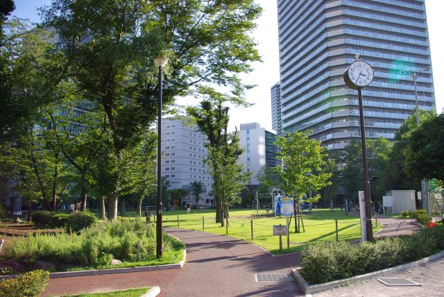 黎明橋公園も以前より人が多い。