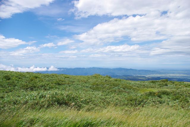 斜面下の地上風景を見ながら下ります。