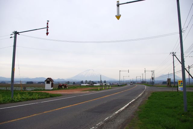 虻田洞爺湖ICから山道を抜け洞爺湖の西側、サイロ展望台へ。