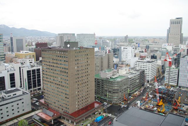 北西側。旧道庁、札幌市時計台、札幌駅等。