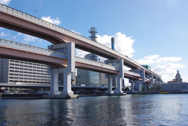 二重階層の高速道路。